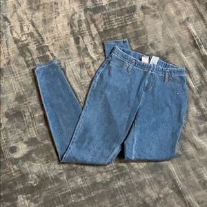 Blue wait line stretchy